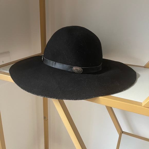 Black felt hat - Picture 1 of 5